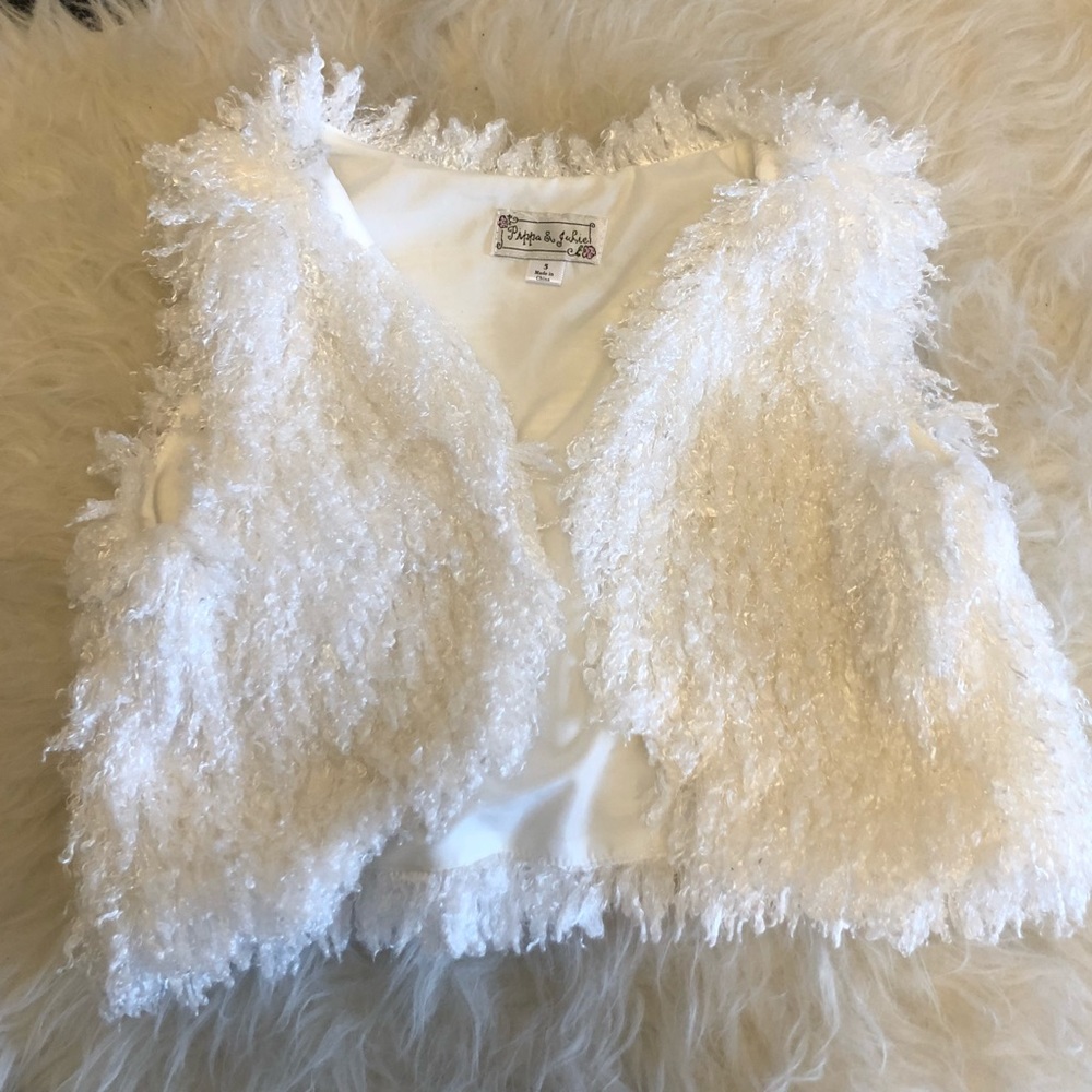 Toddler girls faux fur fizzy cream white vest - Picture 1 of 4